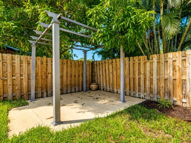 Продажа дома по адресу 1058 Fernlea Drive - фото 9476008