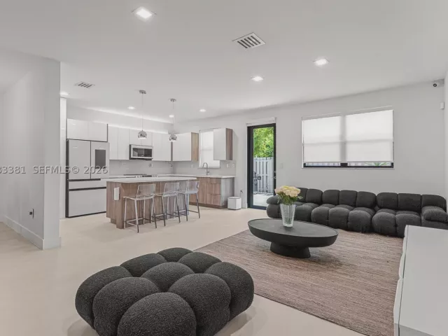 Продажа дома по адресу 7923 NW 104th Ct - фото 9465824