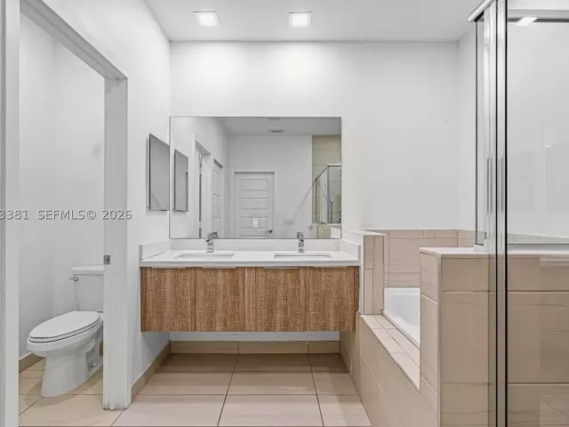 Продажа дома по адресу 7923 NW 104th Ct - фото 9465838