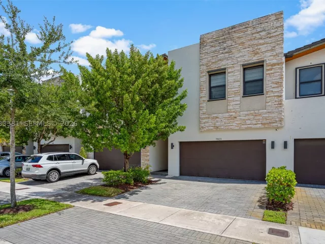 Продажа дома по адресу 7923 NW 104th Ct - фото 9465817