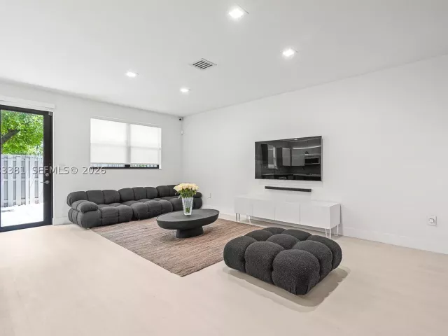 Продажа дома по адресу 7923 NW 104th Ct - фото 9465823