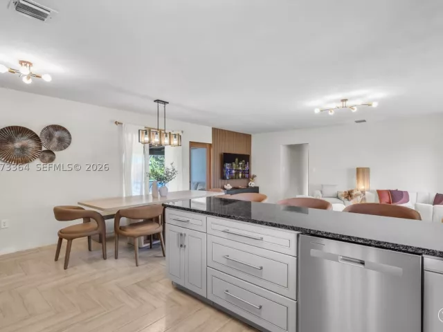 Продажа дома по адресу 535 N Biscayne River Dr - фото 9478316