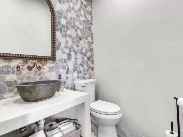 Продажа дома по адресу 535 N Biscayne River Dr - фото 9478335