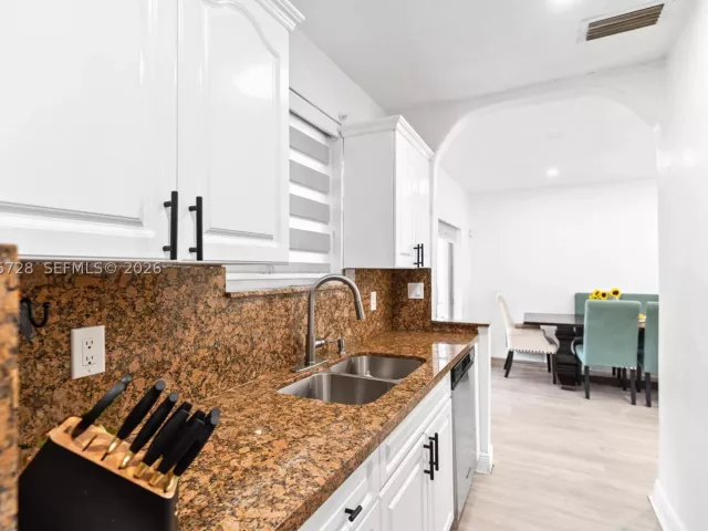 Продажа дома по адресу 19900 SW 114th Ave - фото 9484256