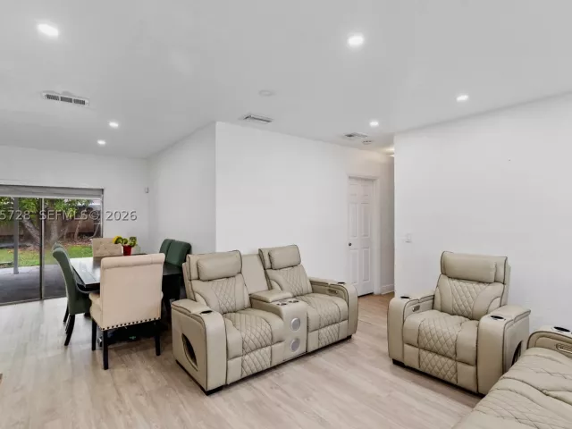 Продажа дома по адресу 19900 SW 114th Ave - фото 9484249