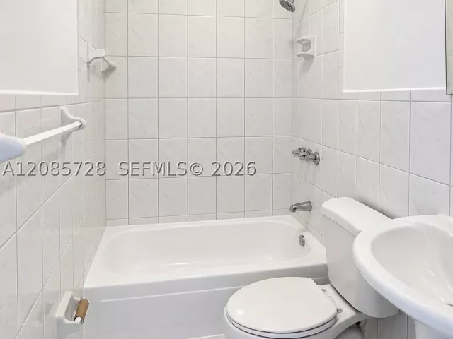 Продажа дома по адресу 19900 SW 114th Ave - фото 9484277