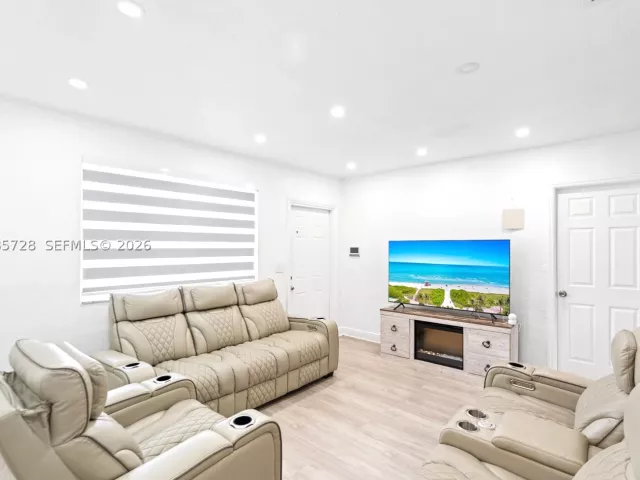 Продажа дома по адресу 19900 SW 114th Ave - фото 9484251