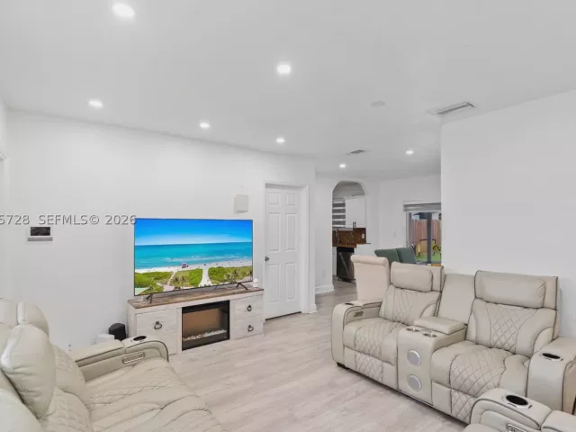 Продажа дома по адресу 19900 SW 114th Ave - фото 9484252