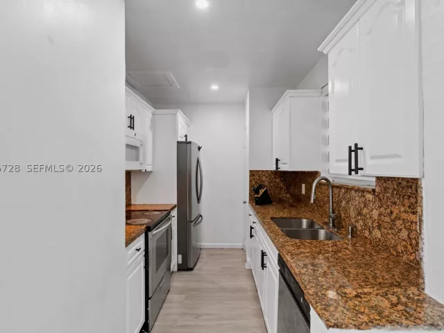 Продажа дома по адресу 19900 SW 114th Ave - фото 9484255