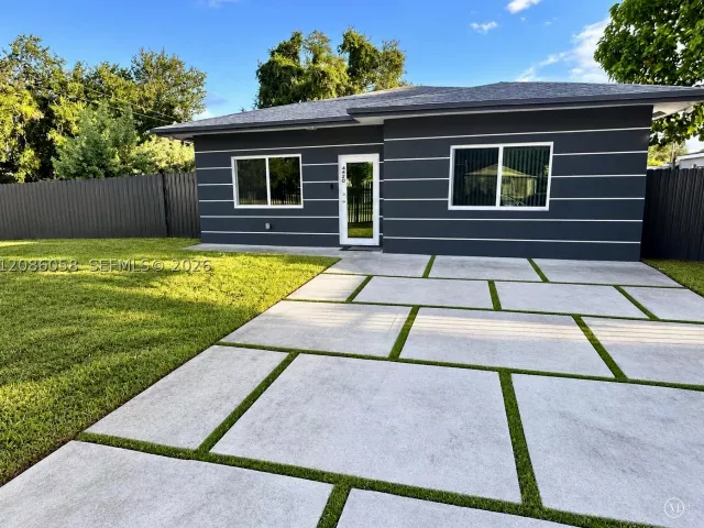 Продажа дома по адресу 4420 NW 30th Ave - фото 9484425