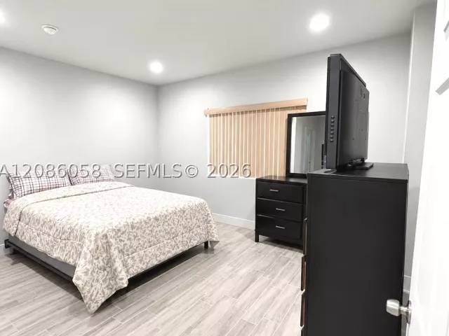 Продажа дома по адресу 4420 NW 30th Ave - фото 9484427