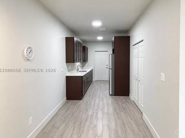 Продажа дома по адресу 4420 NW 30th Ave - фото 9484431