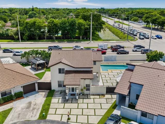 Продажа дома по адресу 10350 SW 136th Ct - фото 9480747