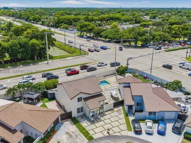 Продажа дома по адресу 10350 SW 136th Ct - фото 9480751