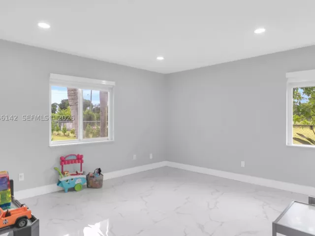Продажа дома по адресу 19245 SW 188th St - фото 9480820