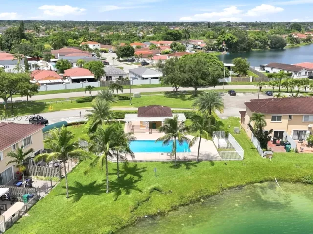 Продажа дома по адресу 17561 SW 140th Ct - фото 9480914