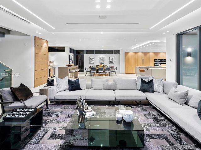 Дом в аренду по адресу 440 Mola Ave - фото 7482800